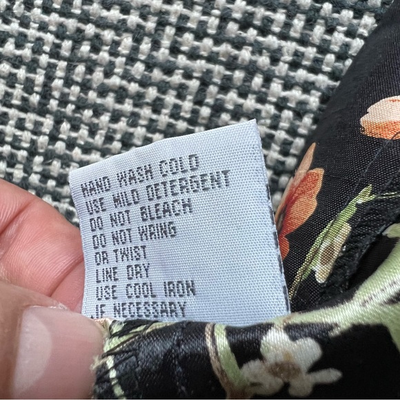 Vintage Floral Print Capri Pants - Picture 8 of 15